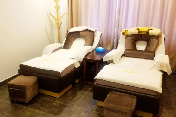 杨铭铭足疗店