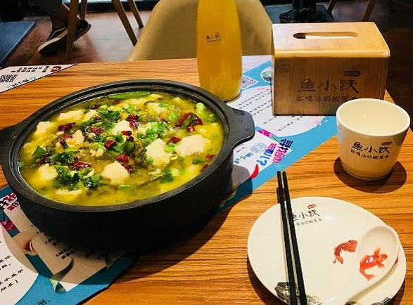 鱼小跃酸菜鱼