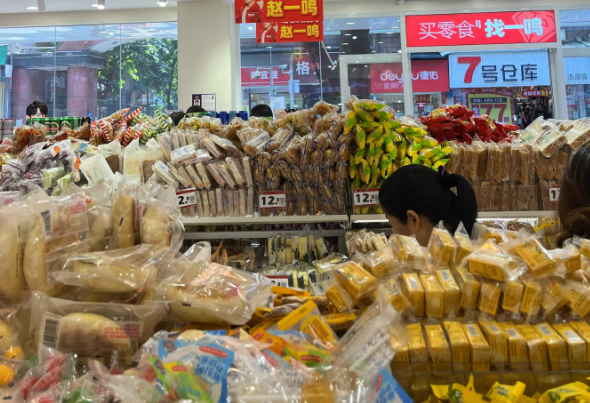 赵一鸣零食