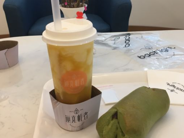 逆光轻奢