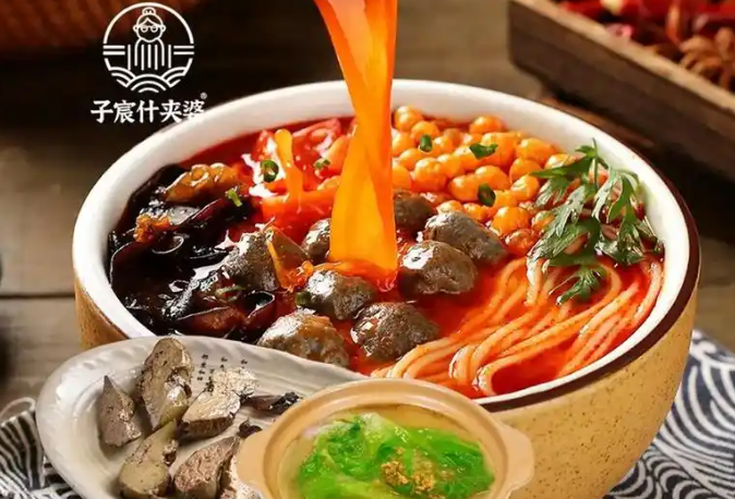 子宸什夹婆乌鸡米线