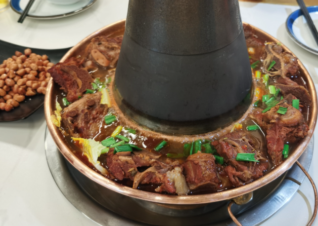 冬季牧场羊蝎子火锅